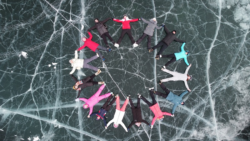 Экспедиция по льду Байкала