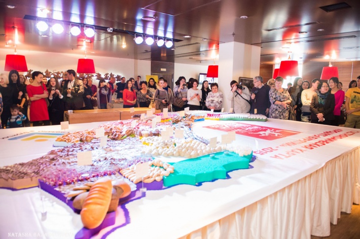 Самая большая гастрономическая карта Бурятии из региональных продуктов создана в рамках фестиваля "Вкус Бурятии" Самая большая гастрономическая карта Бурятии из региональных продуктов создана в рамках фестиваля "Вкус Бурятии"